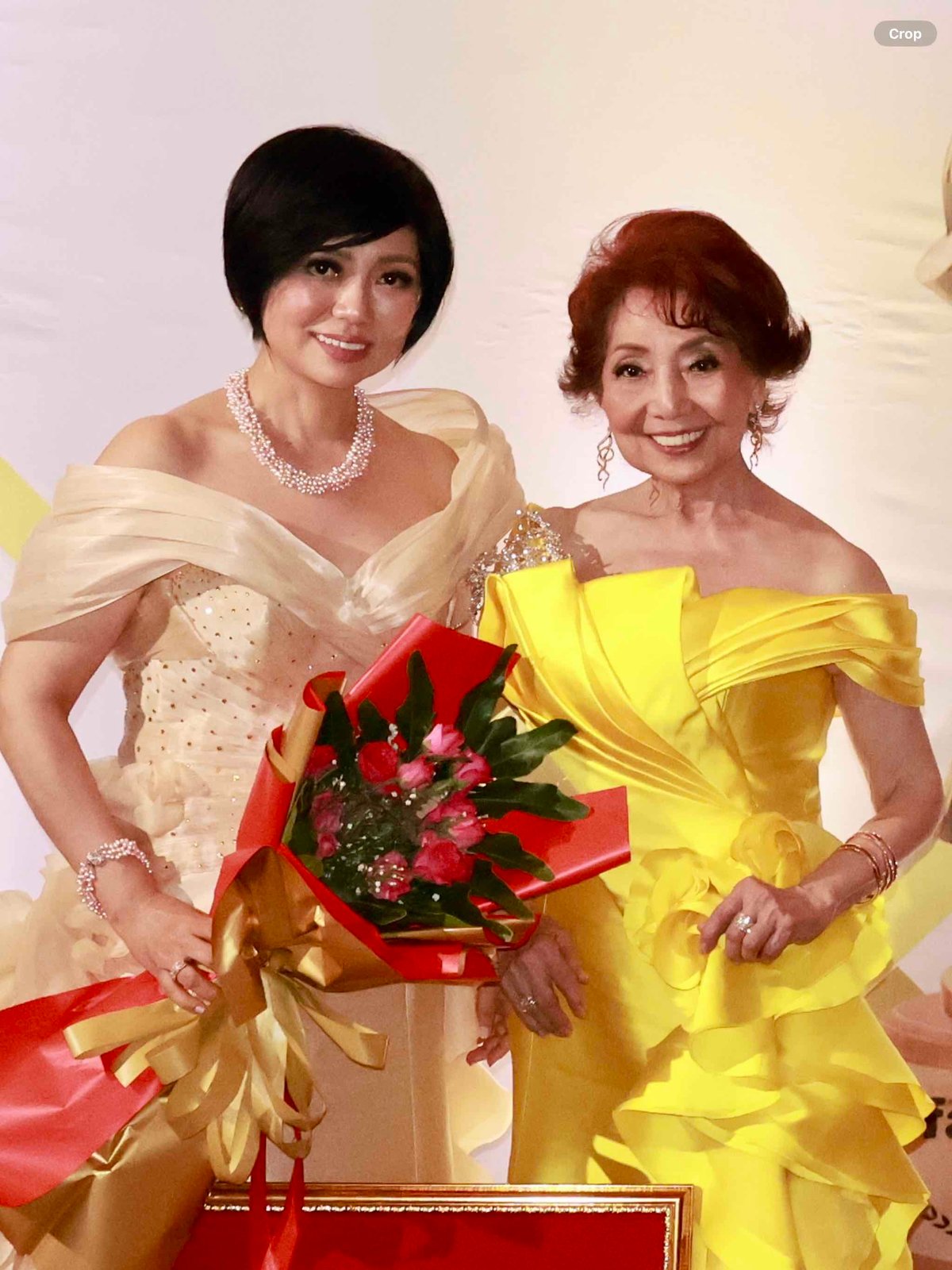 Awardee Beth Lee and her mom Helen.